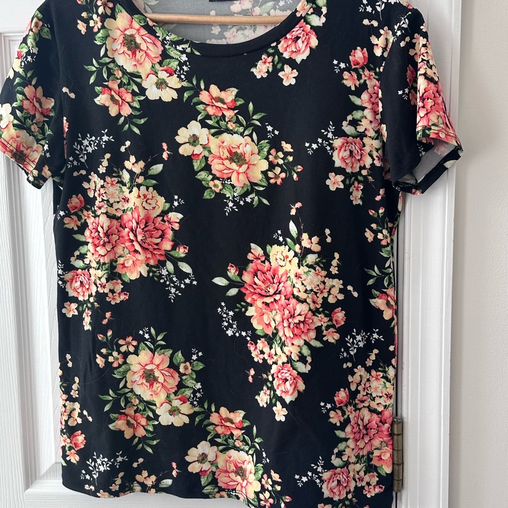 Floral short sleeve blouse
